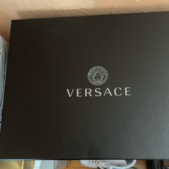 Men’s Size 10 (43) Versace Sneakers - Picture 1 of 12